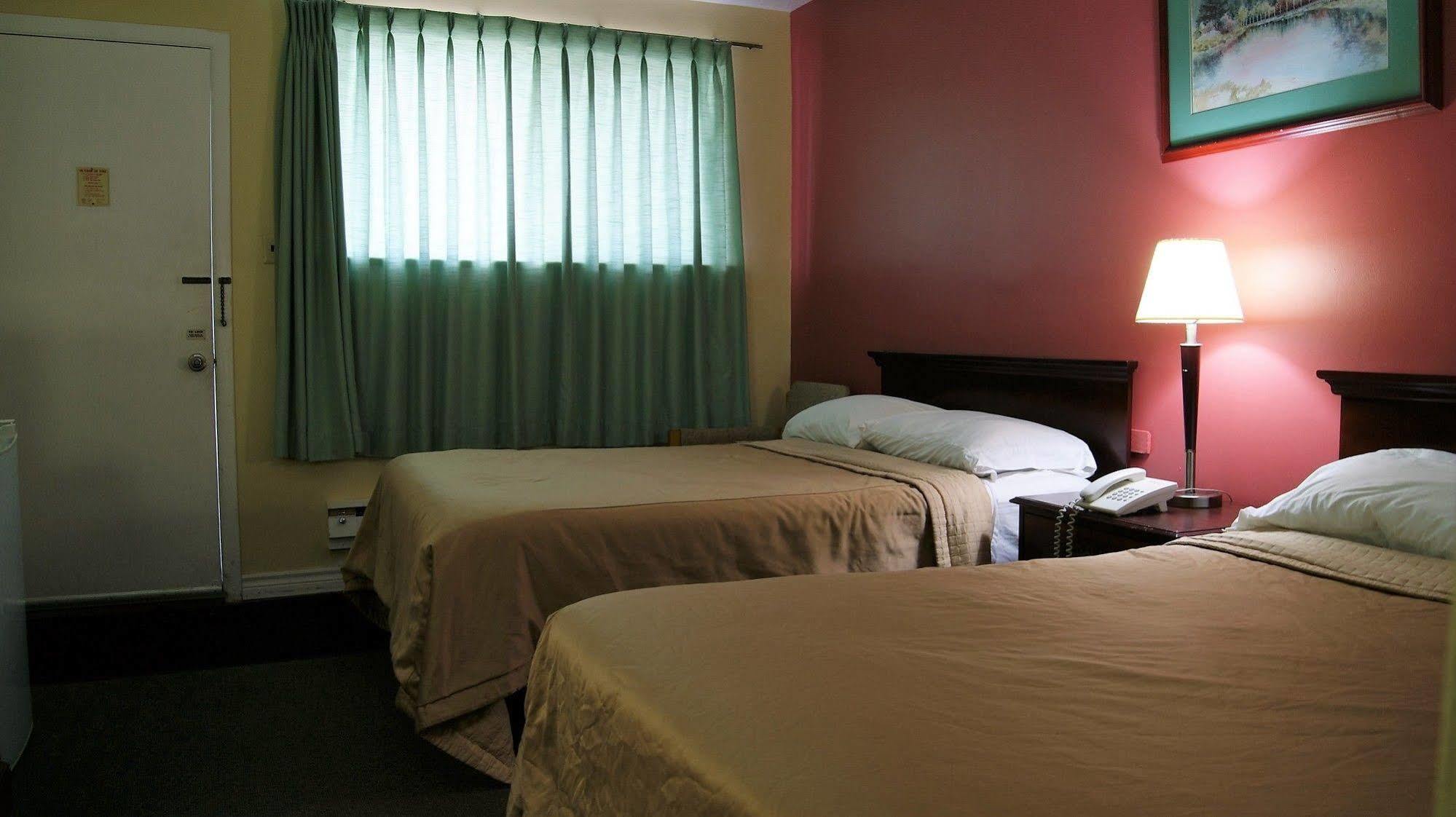 פיטרבורו Blue Jay Motel מראה חיצוני תמונה