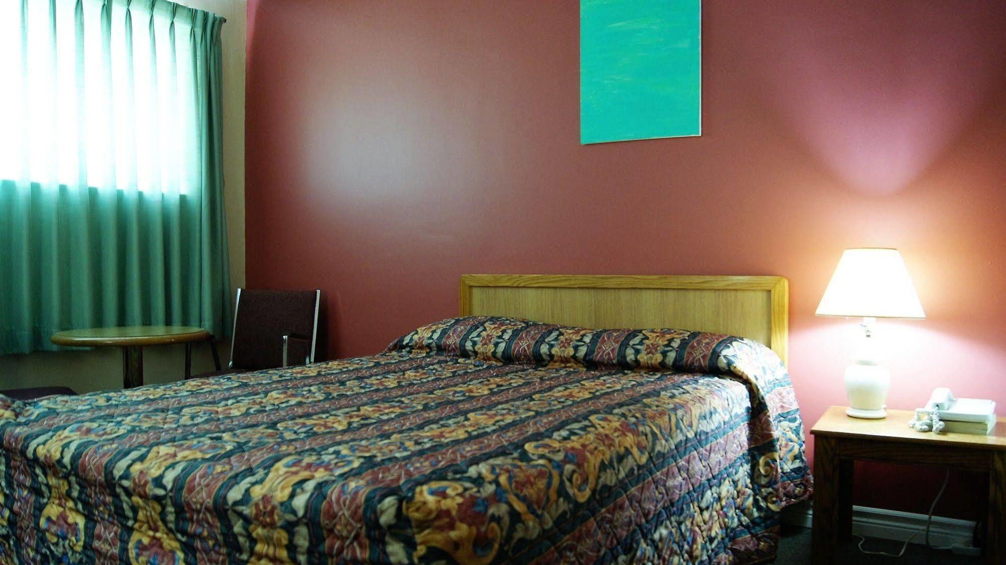 פיטרבורו Blue Jay Motel מראה חיצוני תמונה